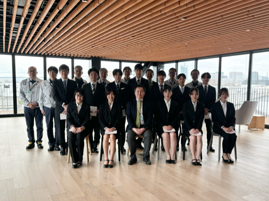 250404_入社式_1_集合写真